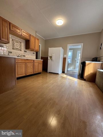 16 BARNT AVE, Trenton, NJ 08611