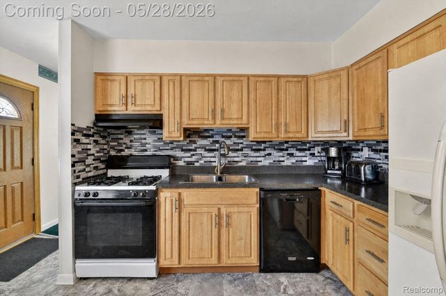 29886 Pointe Drive, Gibraltar, MI 48173