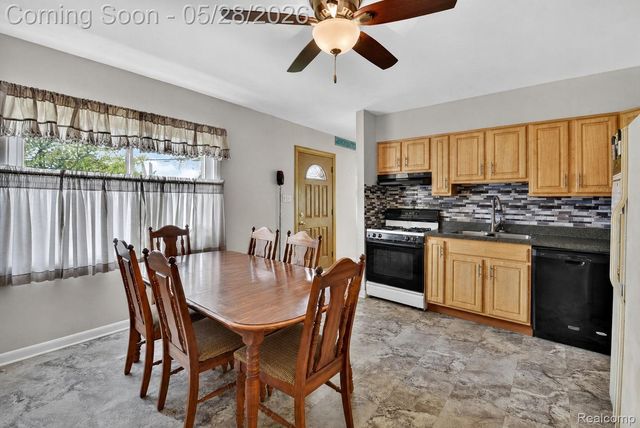 29886 Pointe Drive, Gibraltar, MI 48173