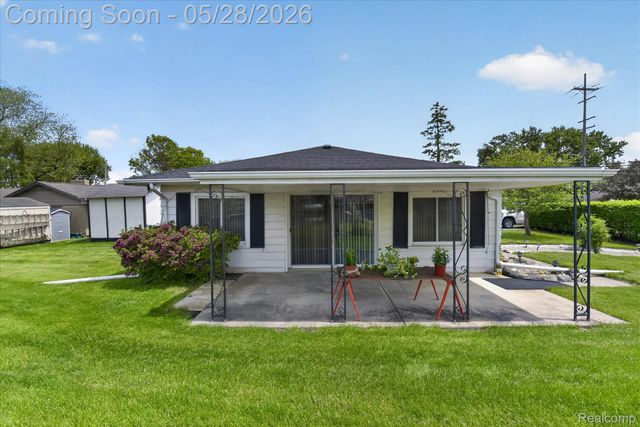 29886 Pointe Drive, Gibraltar, MI 48173
