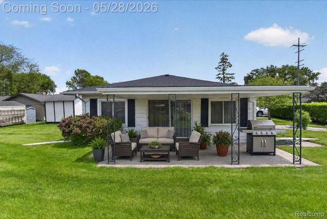29886 Pointe Drive, Gibraltar, MI 48173