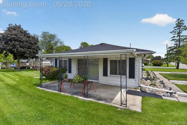29886 Pointe Drive, Gibraltar, MI 48173