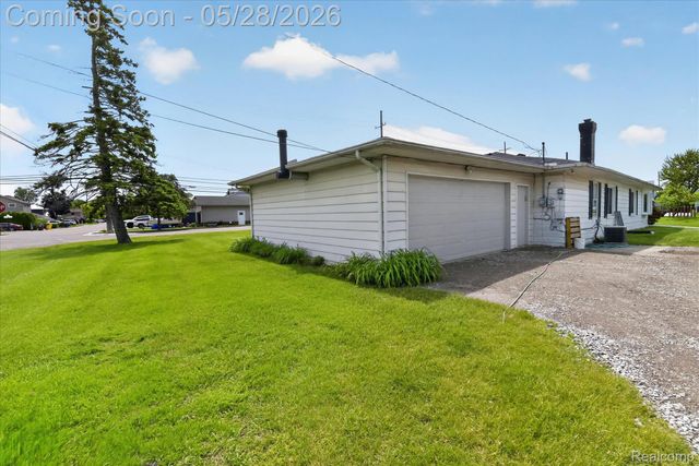 29886 Pointe Drive, Gibraltar, MI 48173