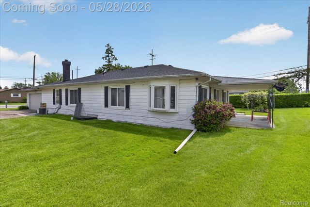 29886 Pointe Drive, Gibraltar, MI 48173