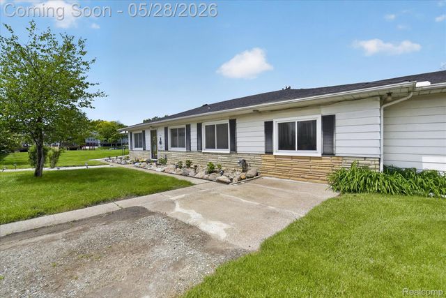 29886 Pointe Drive, Gibraltar, MI 48173