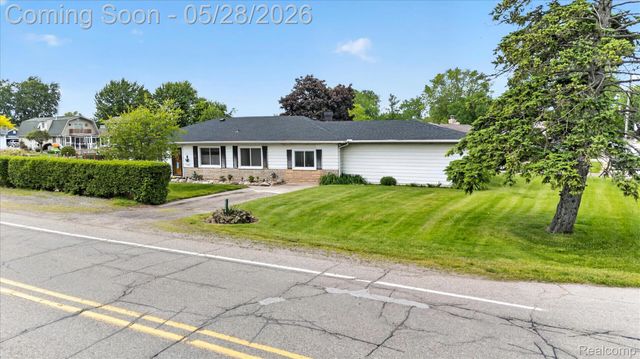29886 Pointe Drive, Gibraltar, MI 48173
