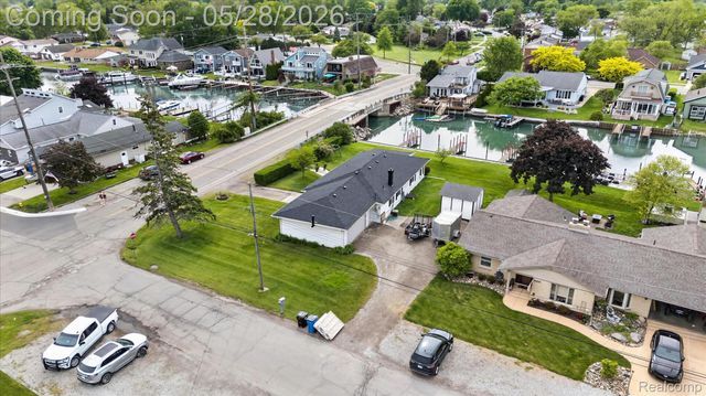 29886 Pointe Drive, Gibraltar, MI 48173