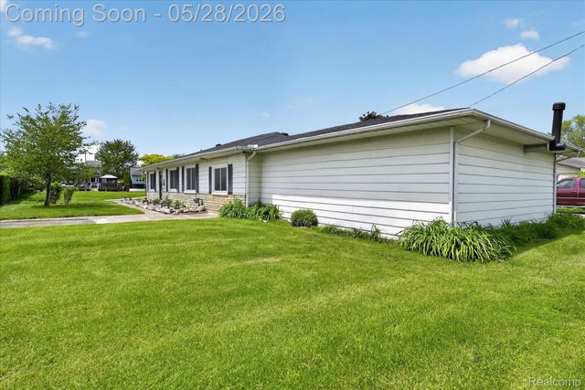 29886 Pointe Drive, Gibraltar, MI 48173