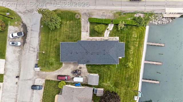 29886 Pointe Drive, Gibraltar, MI 48173