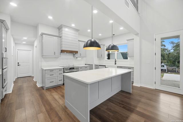 120 County Road 3828, San Antonio, TX 78253