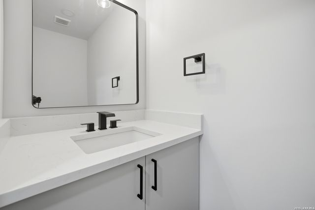 120 County Road 3828, San Antonio, TX 78253