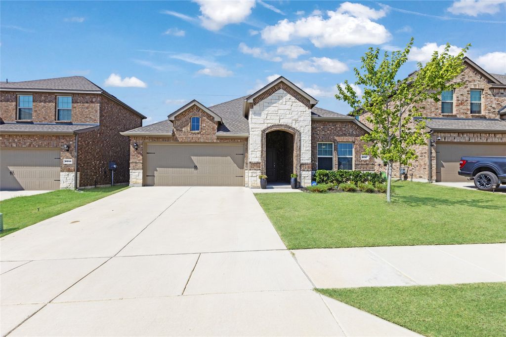 3257 Trails End Road, Aubrey, TX 76227