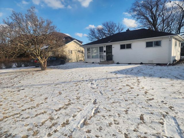 8235 W Summerdale Avenue, Chicago, IL 60656