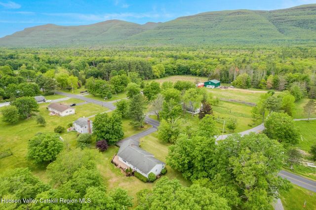 984 Blue Mountain Road, Saugerties, NY 12477