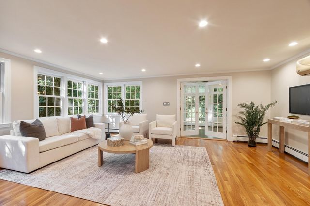 5 Tavern Ln, Lexington, MA 02421
