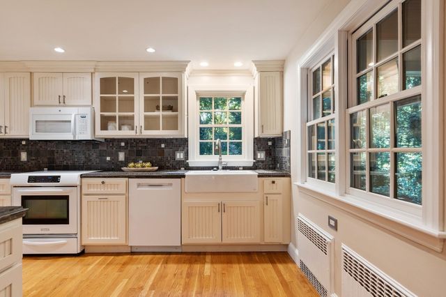 5 Tavern Ln, Lexington, MA 02421