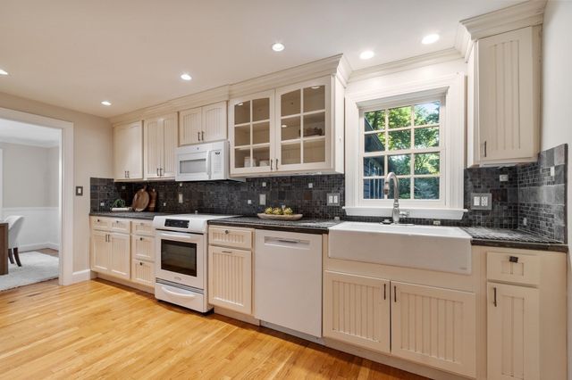 5 Tavern Ln, Lexington, MA 02421
