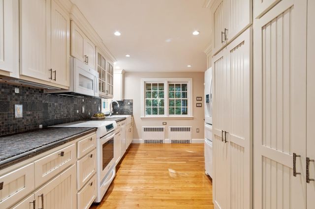5 Tavern Ln, Lexington, MA 02421