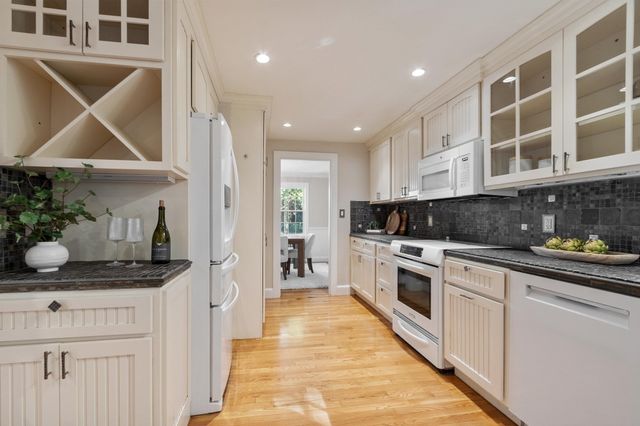 5 Tavern Ln, Lexington, MA 02421