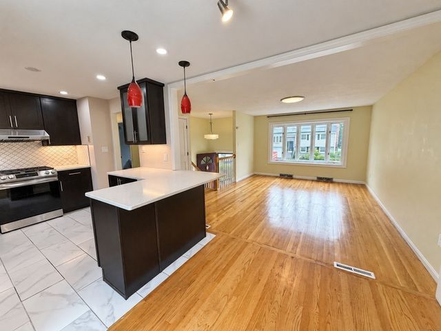 20 Susan Ave, Burlington, MA 01803