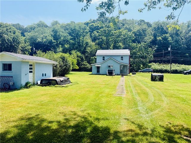 1231 and 1233 Pegtown Ave, North Apollo, PA 15673