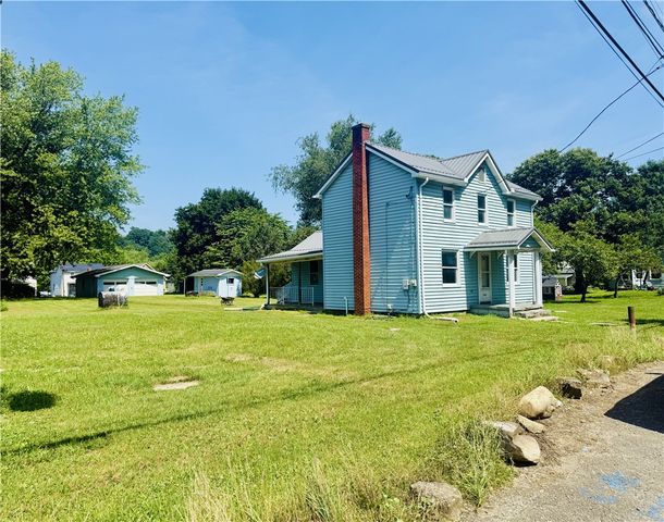 1231 and 1233 Pegtown Ave, North Apollo, PA 15673