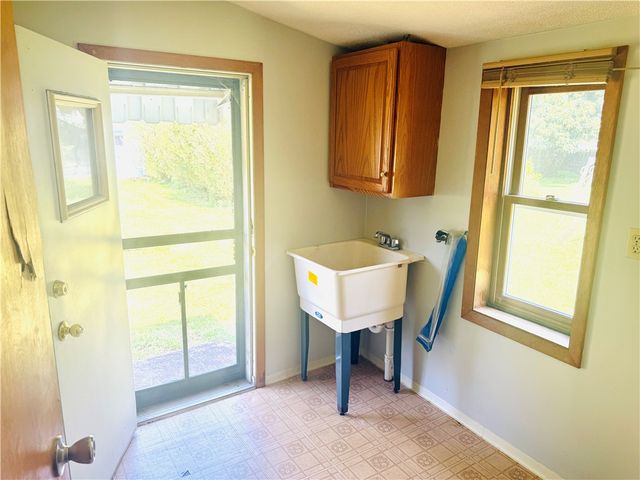1231 and 1233 Pegtown Ave, North Apollo, PA 15673