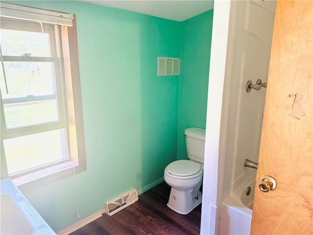 1231 and 1233 Pegtown Ave, North Apollo, PA 15673