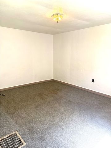 1231 and 1233 Pegtown Ave, North Apollo, PA 15673
