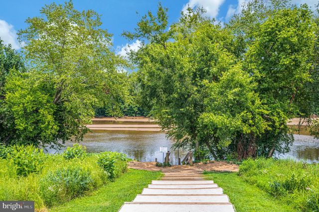 1806 FALL HILL AVE, Fredericksburg, VA 22401