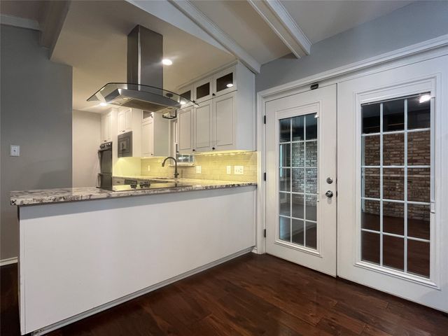 1409 Hillcrest Street, Ennis, TX 75119