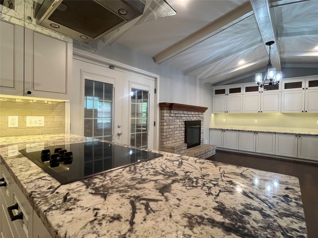 1409 Hillcrest Street, Ennis, TX 75119