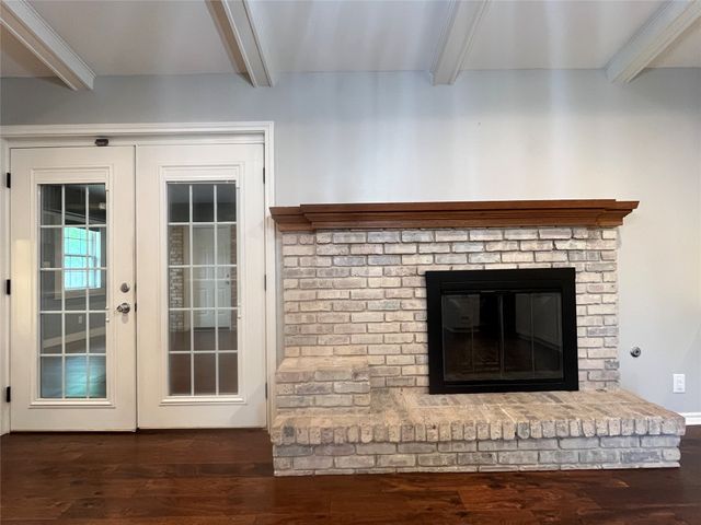 1409 Hillcrest Street, Ennis, TX 75119