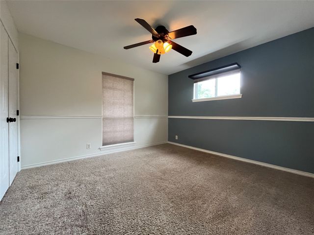 1409 Hillcrest Street, Ennis, TX 75119