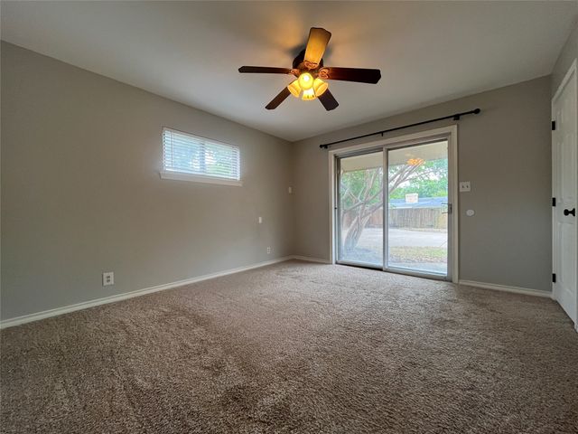 1409 Hillcrest Street, Ennis, TX 75119