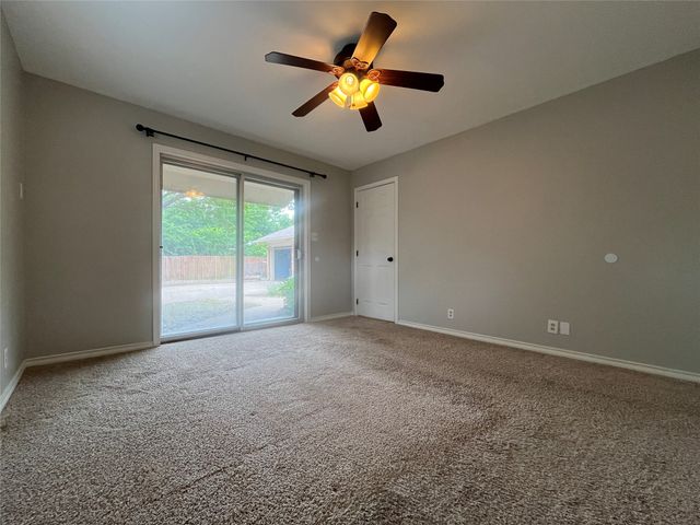1409 Hillcrest Street, Ennis, TX 75119