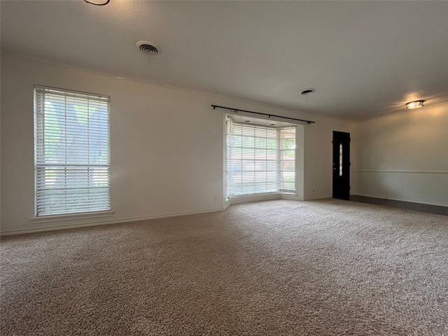 1409 Hillcrest Street, Ennis, TX 75119