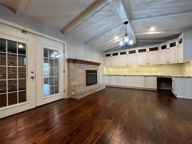 1409 Hillcrest Street, Ennis, TX 75119