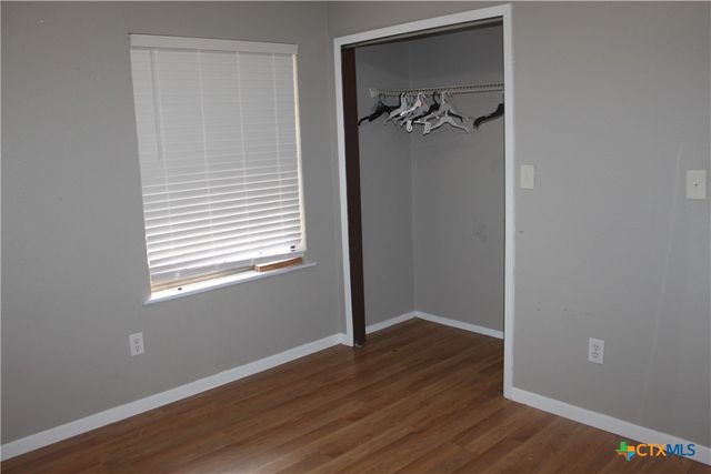 1504 Lakeview Drive, Lockhart, TX 78644