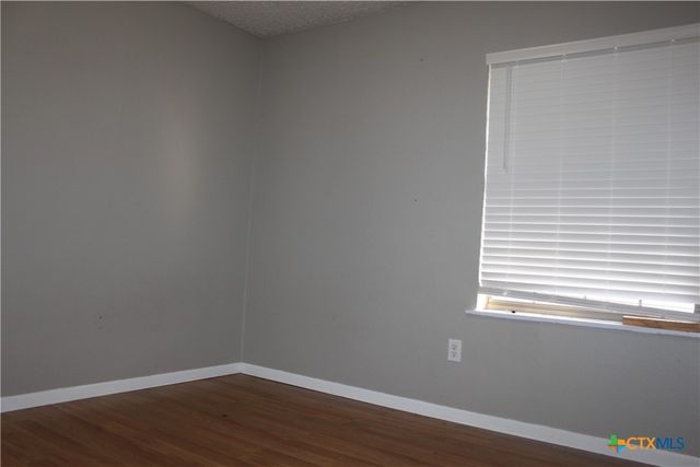 1504 Lakeview Drive, Lockhart, TX 78644