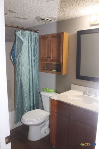 1504 Lakeview Drive, Lockhart, TX 78644