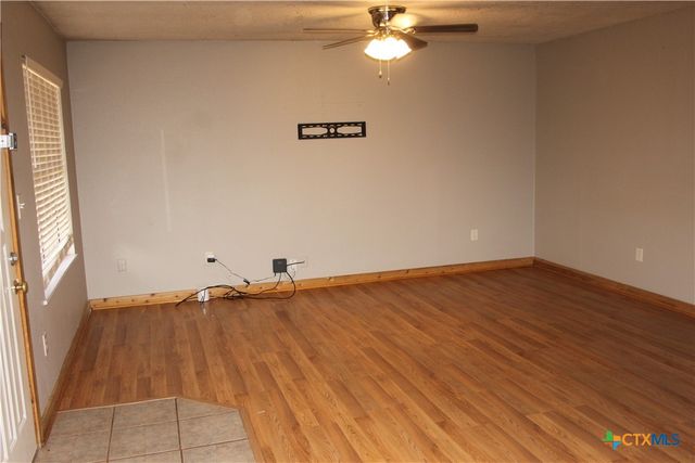 1504 Lakeview Drive, Lockhart, TX 78644