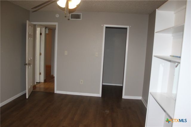 1504 Lakeview Drive, Lockhart, TX 78644