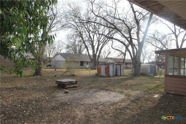 1504 Lakeview Drive, Lockhart, TX 78644