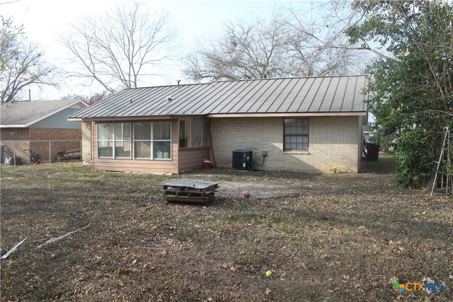 1504 Lakeview Drive, Lockhart, TX 78644
