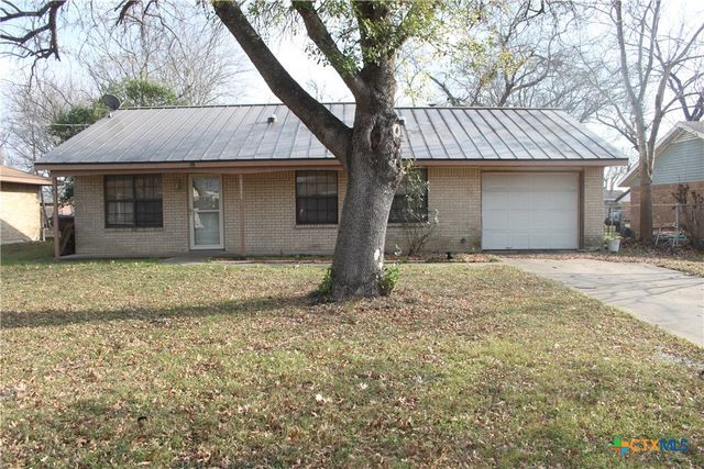1504 Lakeview Drive, Lockhart, TX 78644