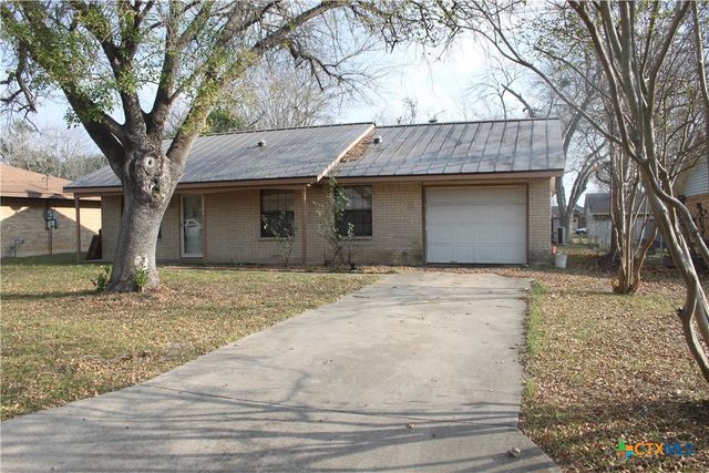 1504 Lakeview Drive, Lockhart, TX 78644