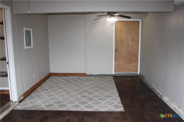 1504 Lakeview Drive, Lockhart, TX 78644