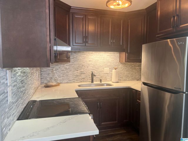 2110 Montreat Way Apt D, Vestavia Hills, AL 35216