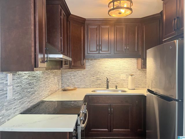 2110 Montreat Way Apt D, Vestavia Hills, AL 35216